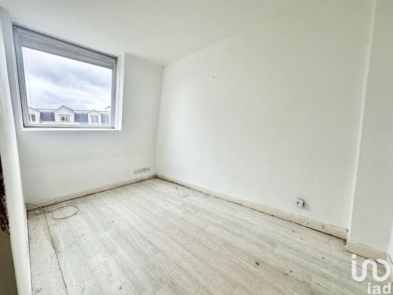 Vente appartement 1 pièce 29 m² à Sainte-genevieve-des-bois (91700), 99 999 €
