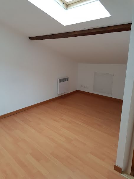 Location  maison 2 pièces 20 m² à Marle (02250), 300 €