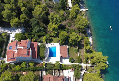 Maison avec piscine et terrasse 18