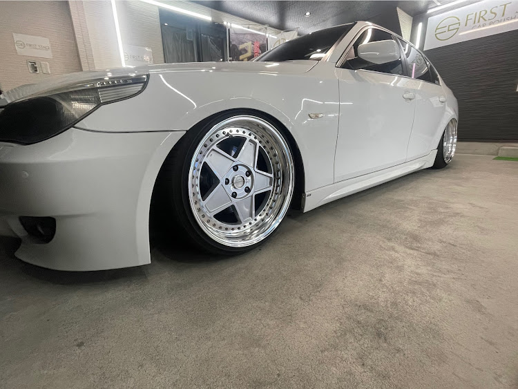 5シリーズ セダンのワンオフマフラー製作・車高調・326power・ツラ合わせ・洗車に関するカスタム事例の投稿画像3枚目