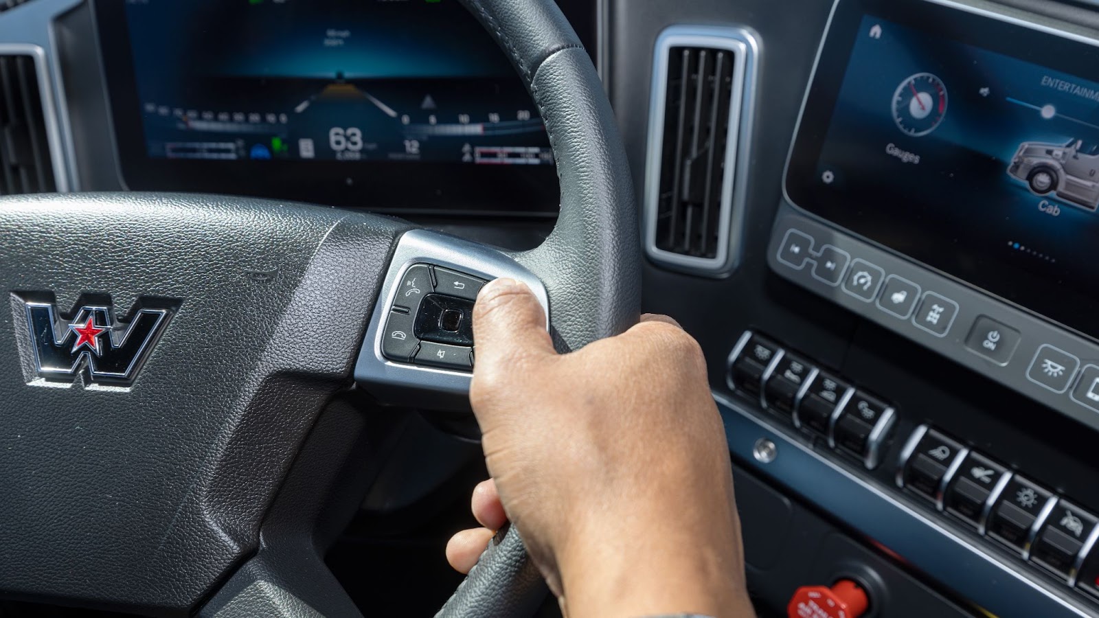 Steering wheel structure unchanged in Class 8 Western Star 57X