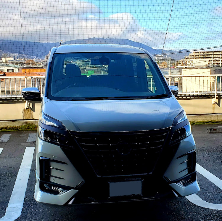 セレナのGFC27・C27セレナ・前日は沢山のコメントありがとうございました♪・地獄の１週間ですた…(笑)に関するカスタム事例の投稿画像1枚目
