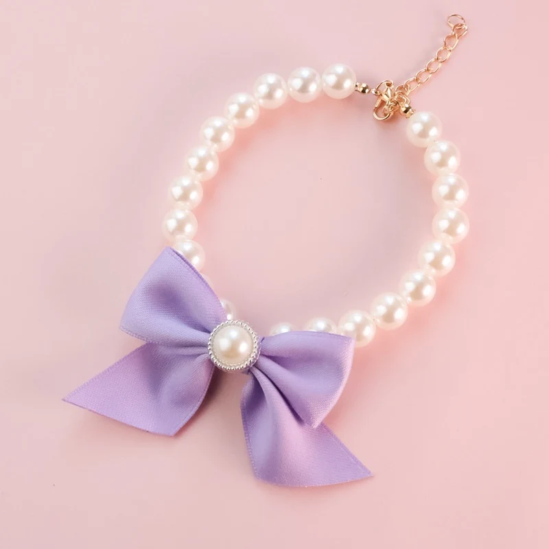 Vintage parel strik dierenhalsband. Stijlvolle accessoire voor honden en katten. Voegt een vleugje elegantie en schoonheid toe.
