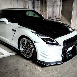 NISSAN GT-R