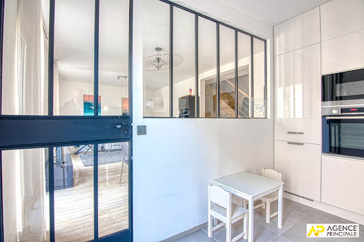 Property purchase in Versailles (78000)