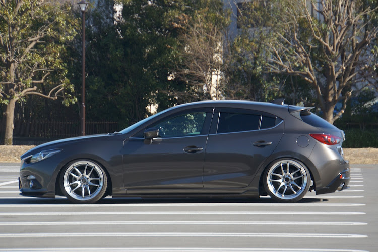 アクセラスポーツのアクセラ・Mazda3・チタニウムフラッシュマイカ・workwheels・work emotion cr2pに関するカスタム事例の投稿画像3枚目