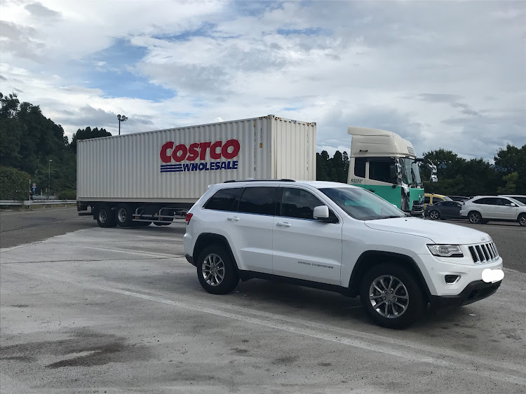 グランドチェロキーのJEEP・GRANDCHEROKEE・COSTCO・Jeepのある風景・アメリカ🇺🇸に関するカスタム事例の投稿画像1枚目