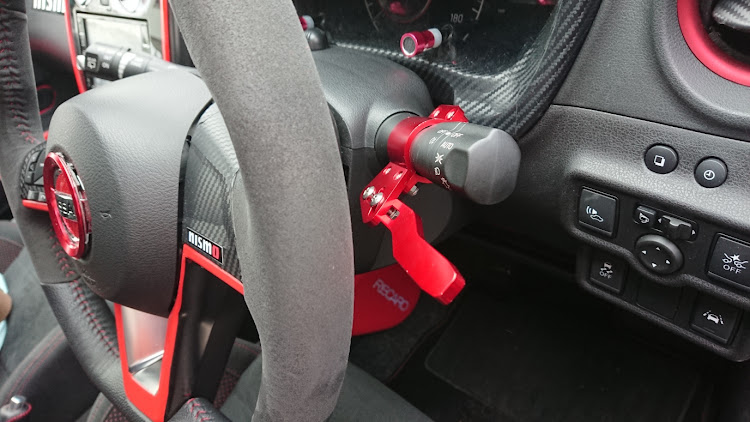 ノートのノートe-POWER NISMO・ウィンカーレバーに関するカスタム事例の投稿画像1枚目
