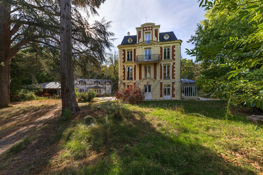 House with pool 2