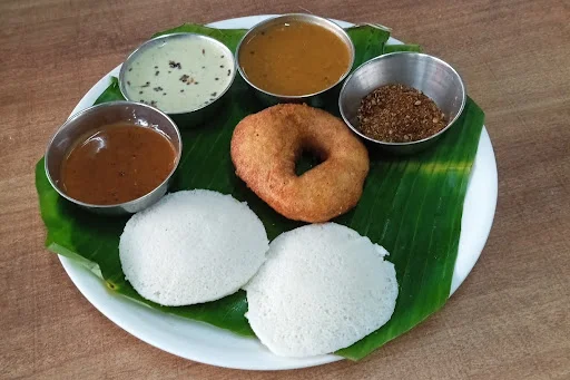 Idli [2 Pieces] With 1 Vada