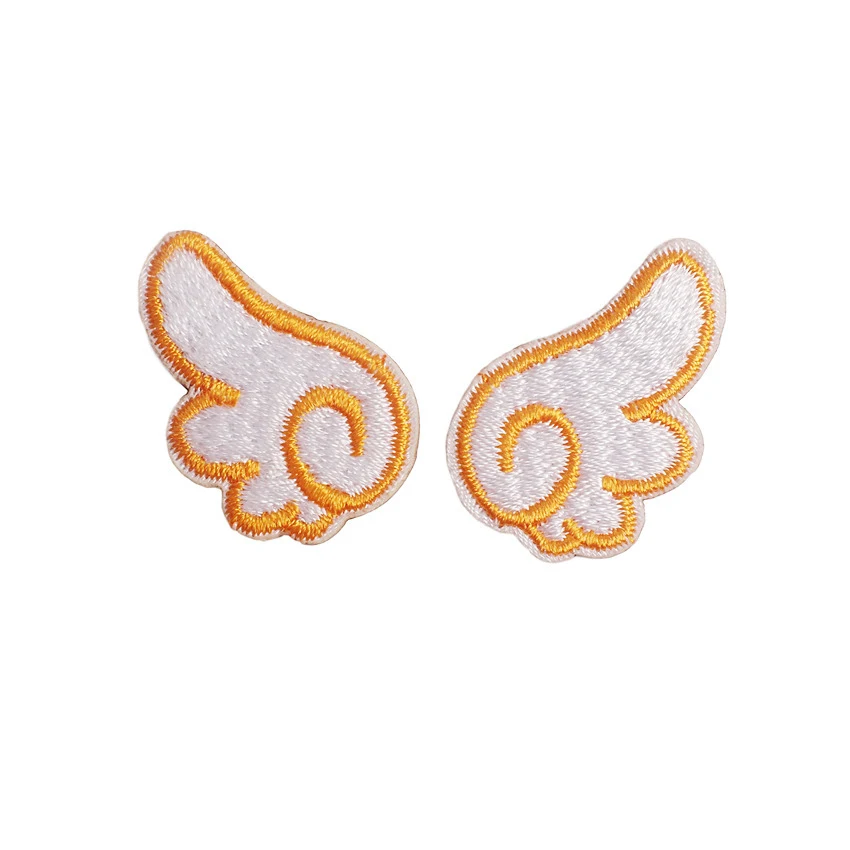 Écusson en tissu brodé d'ailes d'ange pour ordinateur. Idéal pour personnaliser vêtements, sacs et projets de couture, ajoutant une touche céleste à vos créations.