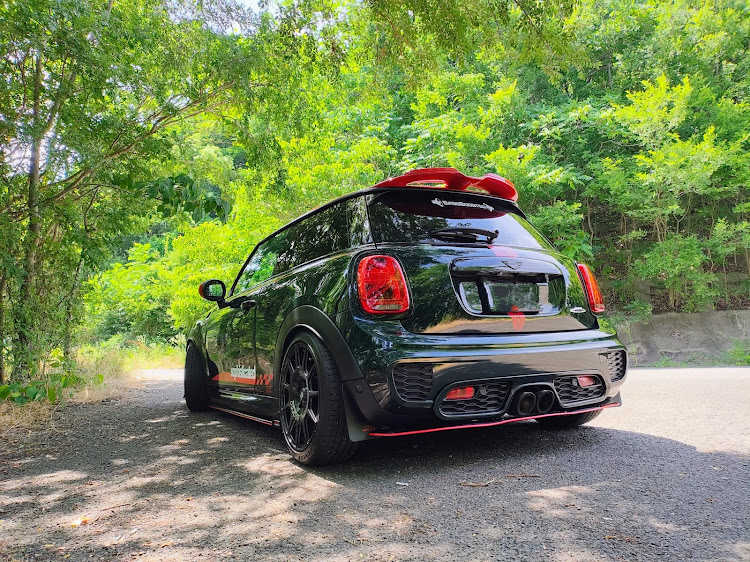 MINI ジョンクーパーワークスの緑の中・夏の風に関するカスタム事例の投稿画像2枚目