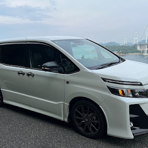 ヴォクシー ZRR80W