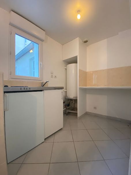 Location  appartement 1 pièce 22 m² à Chatellerault (86100), 274 €