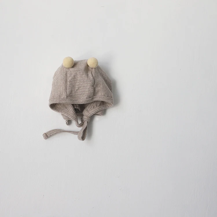 Dečiji kombinezon sa finim šarama Odela za bebe udobnost i stil idealno za leto Mekana prozračna tkanina lako se oblači i održava savršeno za igru