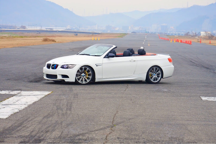 335i CabrioletのＢＭＷ・ゼロヨンパーティー・欧州車たくさん・EAG主催に関するカスタム事例の投稿画像1枚目
