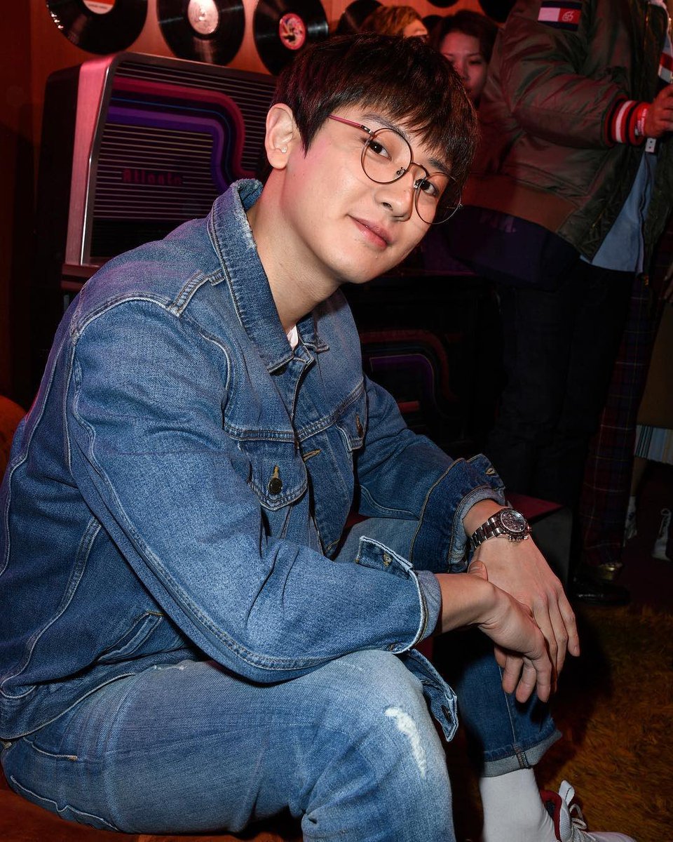 EXO’s Chanyeol Stuns At Tommy Hilfiger Fashion Show, Right Next To ...