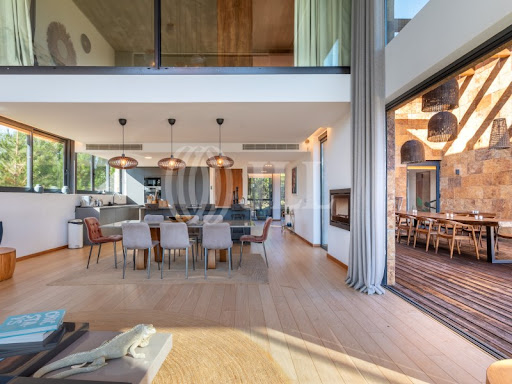 House with pool and terrace 5