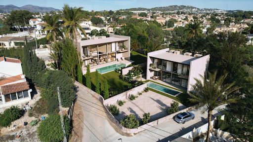 Propriété avec piscine et jardin 2