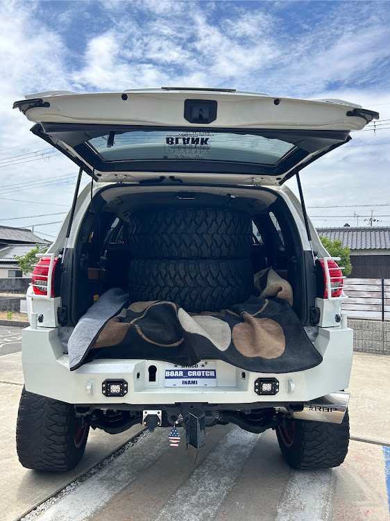 セコイアのセコイア・逆輸入車・トヨタ・タイヤ交換・40×15.5R24に関するカスタム事例の投稿画像1枚目