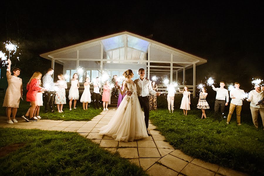 Fotógrafo de casamento Alla Eliseeva (alenkaaa). Foto de 21 de outubro 2019