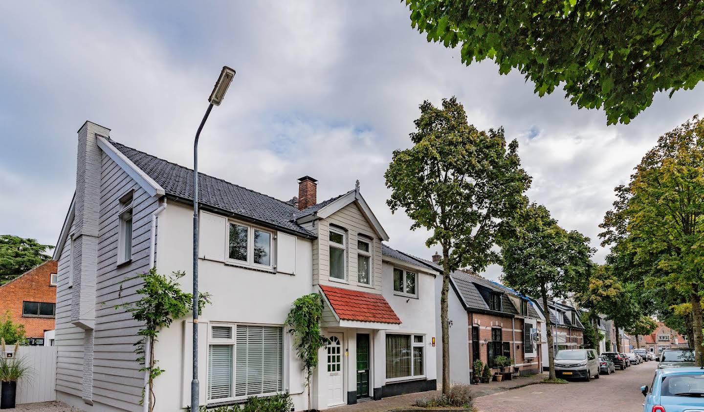 House with garden Laren