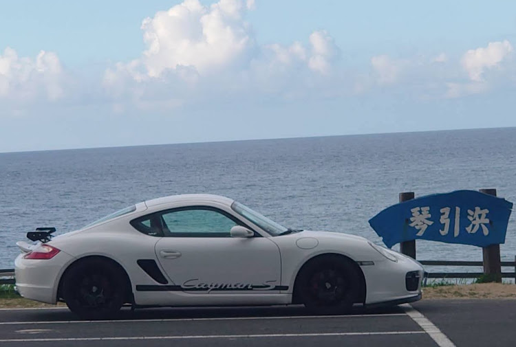 987ケイマンSの入院中・流行りに便乗・ドライブ・真横・エンジンブローに関するカスタム事例の投稿画像1枚目