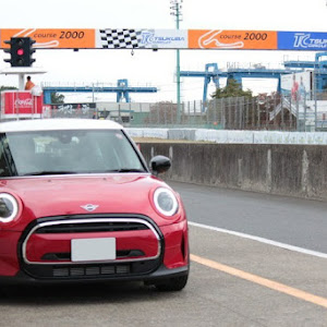 MINI 5ドア F55