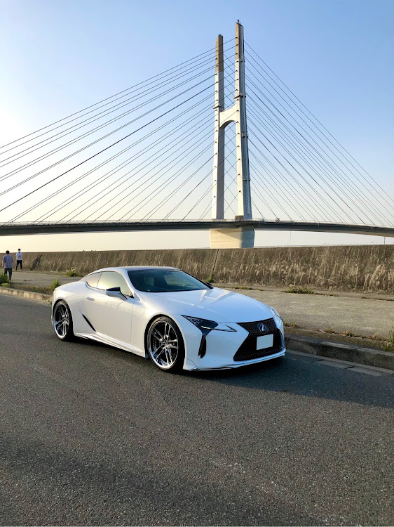 LCのモデリスタ・クレンツェシンティル・スマホ撮影・トリトン風・スカイブリッジに関するカスタム事例の投稿画像1枚目