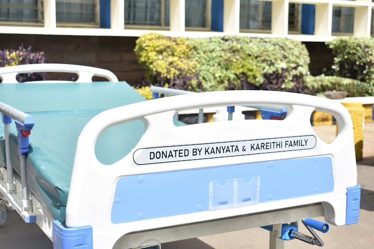 Some of the beds donated by ell-wishers being received at the Kenyatta National Hospital