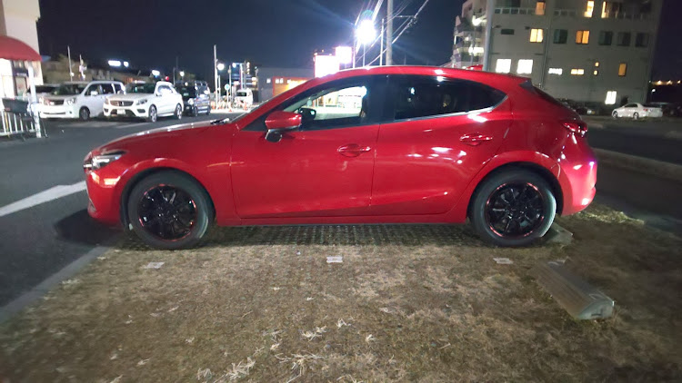 アクセラスポーツのいつもイイネ&コメントありがとうございます🙇‍♂️・夜ドライブ・写真が上手くなりたい・給油⛽️・ガソリンスタンドは盛れるに関するカスタム事例の投稿画像2枚目