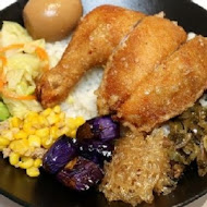 梁社漢排骨飯(三芝淡金店)