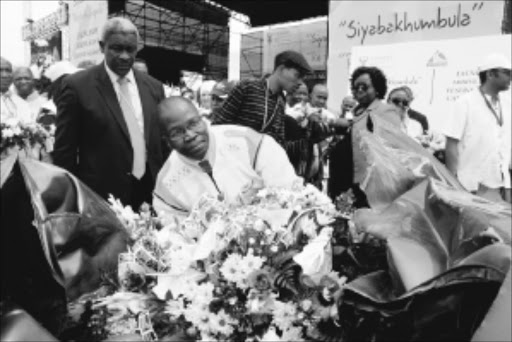 LIVES LOST: Transport Minister Sbu Ndebele lays a wreath at the Chris Hani Sports Complex at Orange Farm in the Vaal in remembrance of the thousands of South Africans who have died in road crashes.Photo: Munyadziwa Nemutudi. 06/12/2009. © Sowetan.