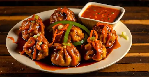 Chicken Gravy Momos [8 Pieces]