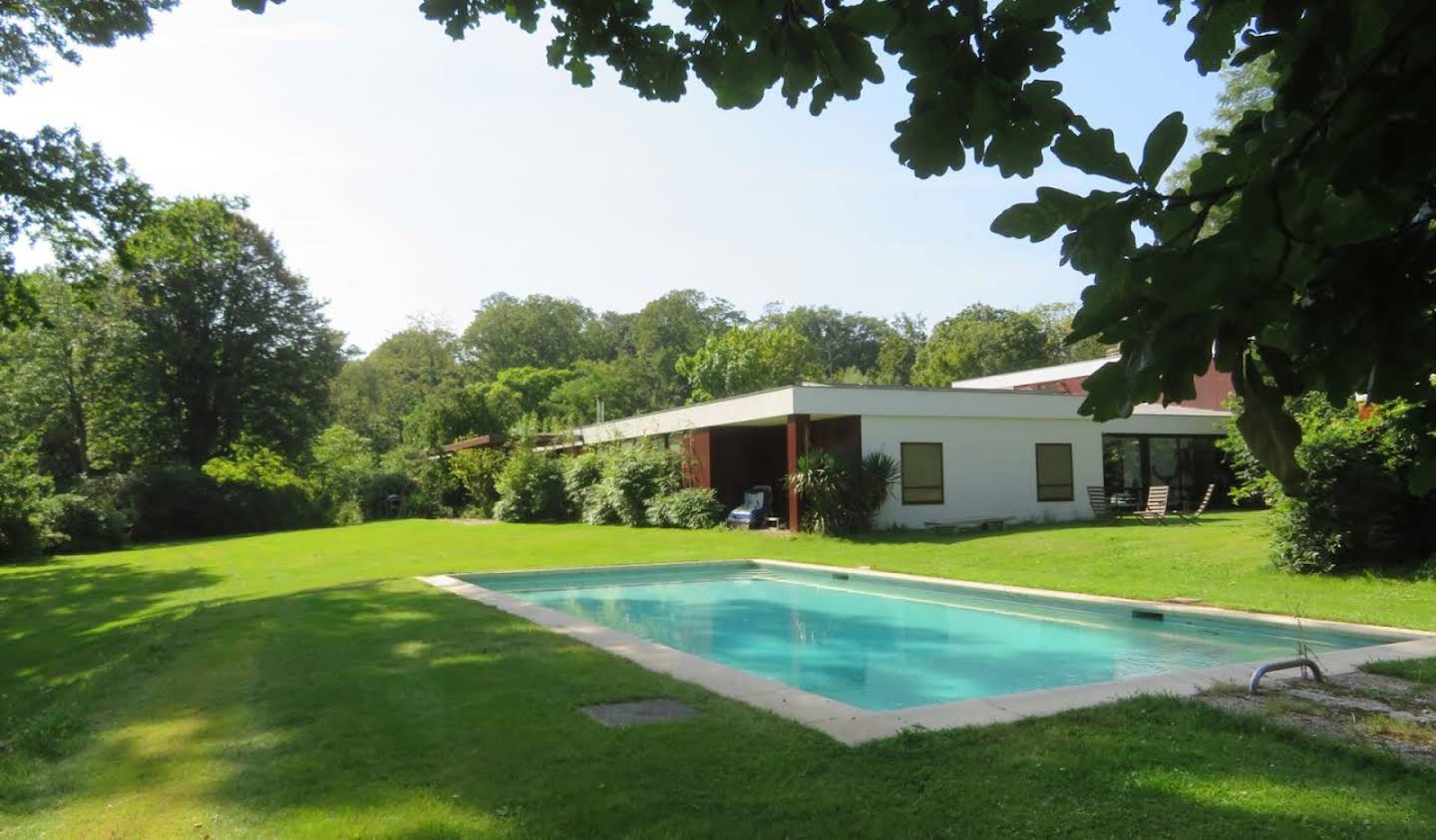 Villa avec piscine et terrasse La Hulpe