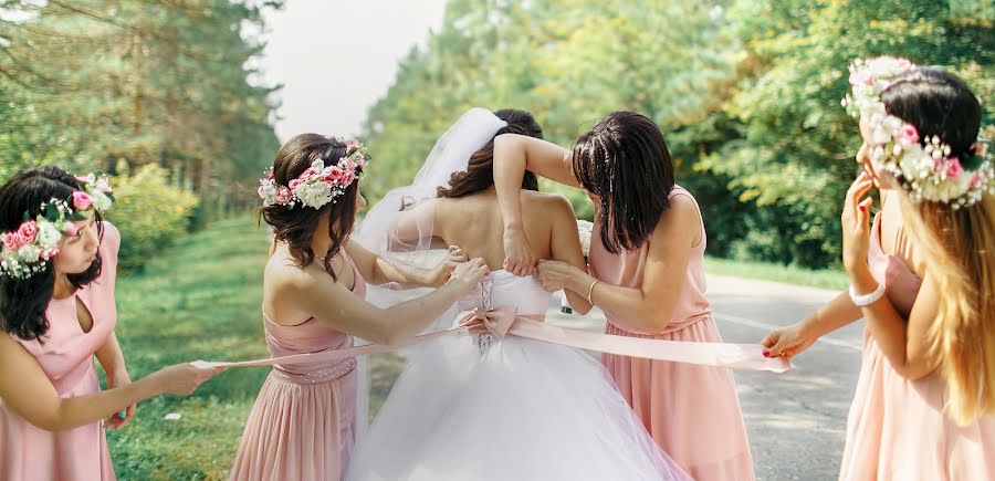 Fotógrafo de casamento Olga Oborskaya (oborskayaolga). Foto de 12 de março 2016