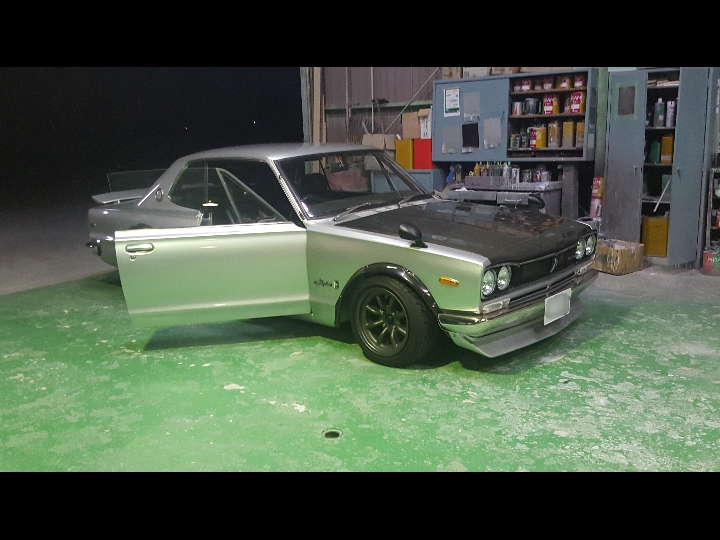 真紅のボディで周囲の視線を釘付けに | ossanauto