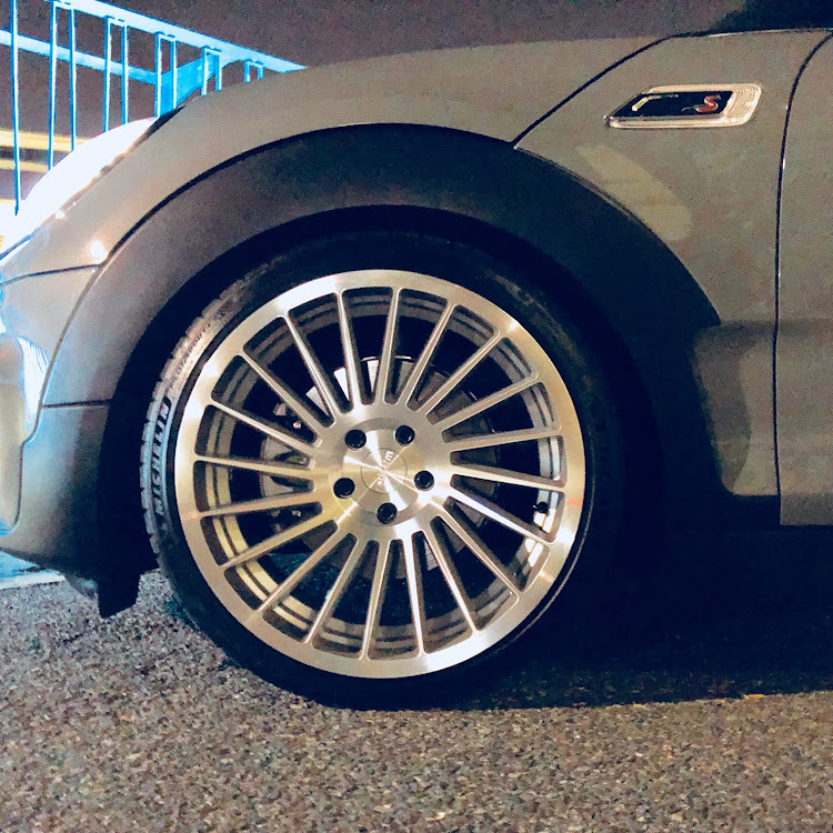 ミニ クラブマンの車高調整に関するカスタム事例の投稿画像3枚目