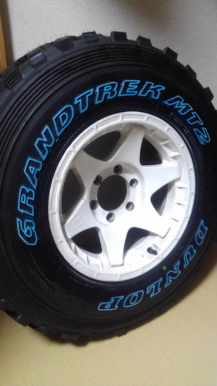 グランドハイエースのグランドハイエースロング特装・グラントレックMT2ナロー・235/85R16・ミニバンに履くタイヤじゃない・ド変態に関するカスタム事例の投稿画像1枚目
