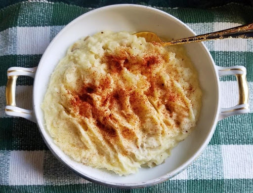 Cheesy Garlic Potatoes with Greek Yogurt