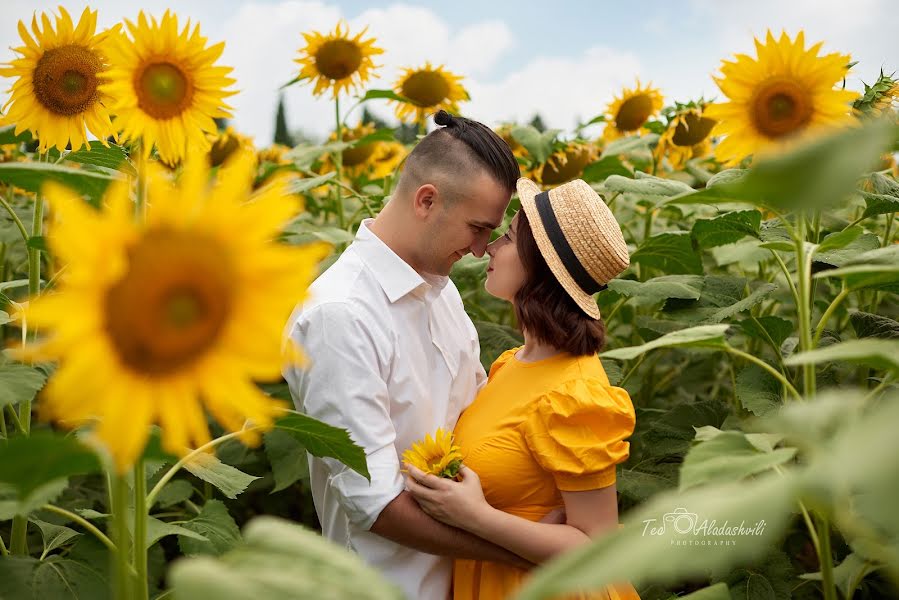 Fotógrafo de casamento Teo Aladashvili (teo259). Foto de 8 de fevereiro 2021