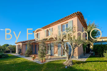 villa à Villeneuve-Loubet (06)