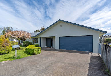 House with garden 1