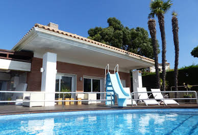 Villa with pool 9