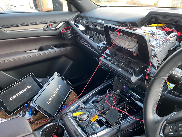 CX-8の後席モニター取付・素人DIY・#ざんね〜ん　笑・もつべきは友に関するカスタム事例の投稿画像1枚目