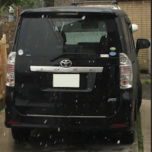 ヴォクシー ZRR75W