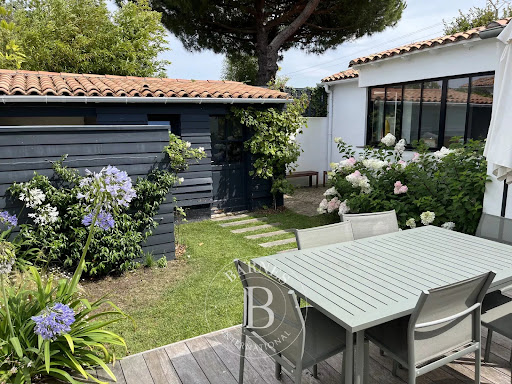 House with garden 2