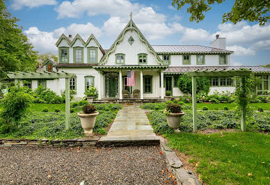 Maison avec piscine et jardin 11