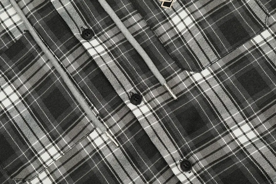 Geruite heren shirt met capuchon en korte mouwen voor een casual en modieuze look. Comfortabel, ademend en perfect voor de zomer.