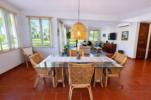 Seaside house with pool and garden 5